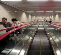 重庆现全国最深地铁站 乘扶梯需3分多钟到地面