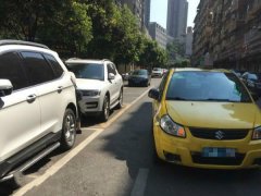 男童突然“鬼探头” 被车撞伤