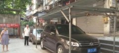 重庆一居民自制移动式停车位 遭邻居批评