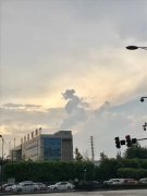 狂风暴雨后重庆空中现“天龙” 市民：祥瑞之兆