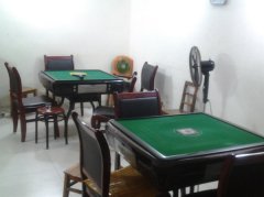 麻将馆旧老板不肯走  与新老板干了一架