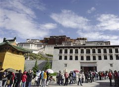 拉萨到重庆等地车票售空  西藏旅游“一票难求”