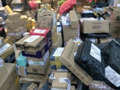 重庆一高校开学首周快递量倍增 快递员：感觉双11来了