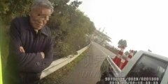 司机超载遇检查 扔下亲爹就跑了