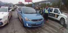 “黑车”在收费站为逃逸“勇“怼货车  换了牌照后依然被查